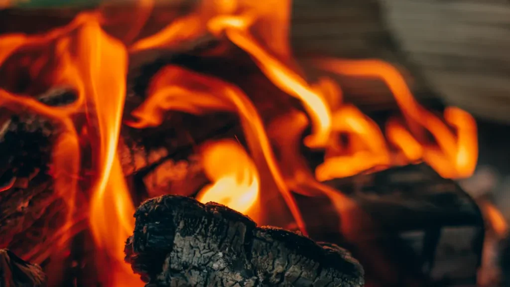 목재 기반 활성탄 만드는 방법