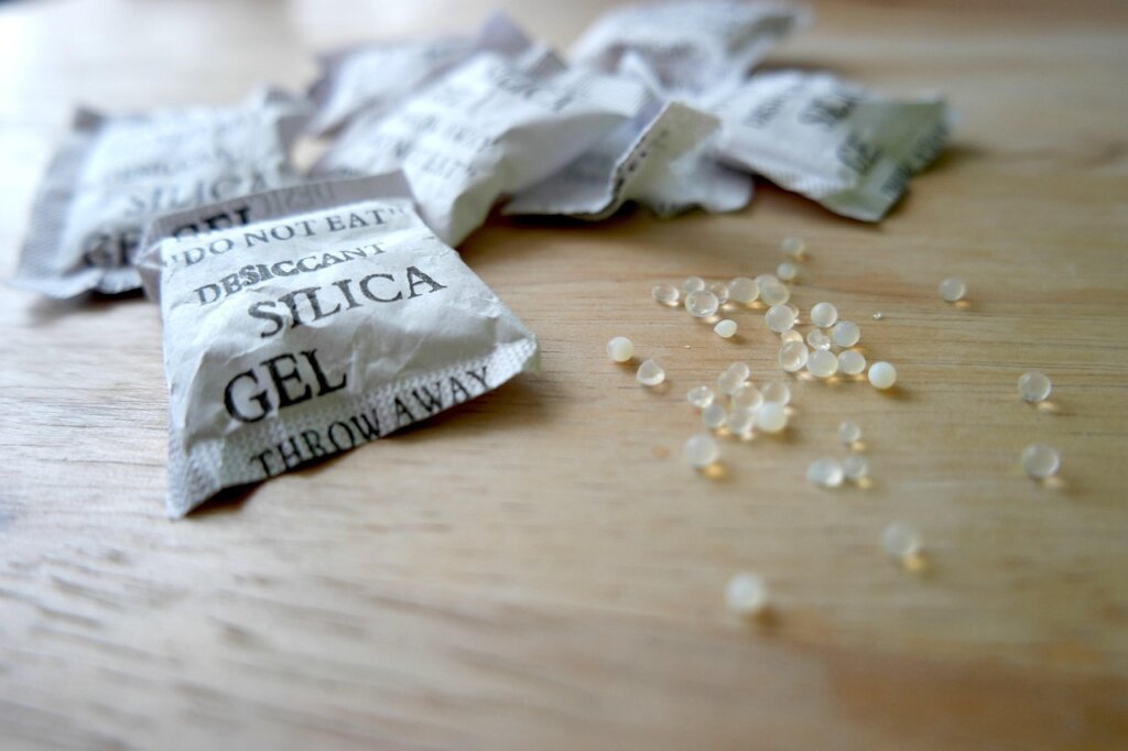 How long desiccant silica gel lasts